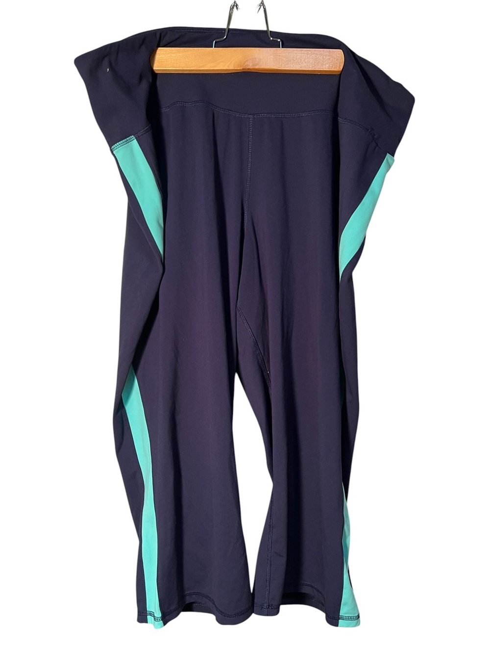 Livi Women’s Plus Size 22/24 Yoga Capri Pant Legging Navy Blue‎ Teal Sides
